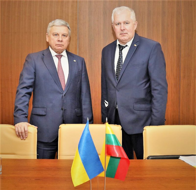 Su Ukrainos gynybos ministru susitikęs A. Anušauskas pabrėžė ilgalaikį Lietuvos įsipareigojimą