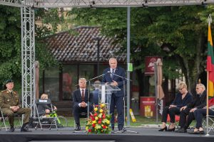  Lukiškių aikštėje paminėtos Rusijos kariuomenės išvedimo iš Lietuvos teritorijos 28-osios metinės