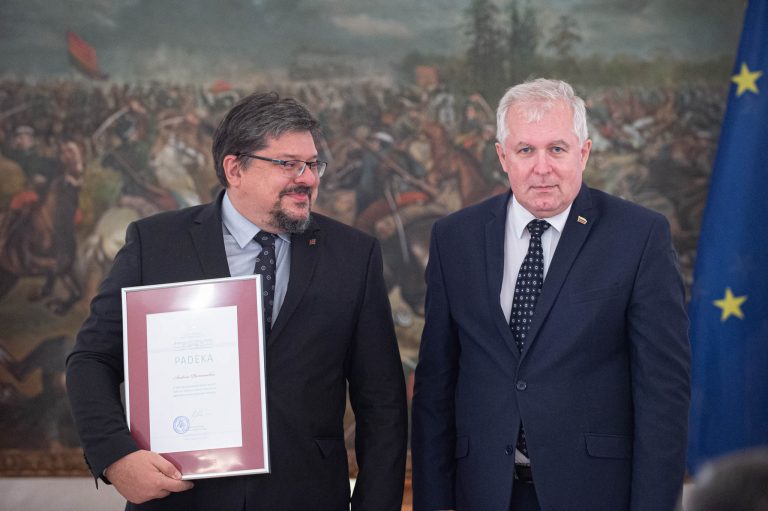  Apdovanoti krašto apsaugos sistemos darbuotojai ir kariai, padėję įvykdyti afganistaniečių evakuacijos operaciją