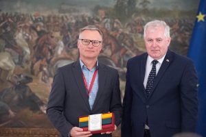  Apdovanoti krašto apsaugos sistemos darbuotojai ir kariai, padėję įvykdyti afganistaniečių evakuacijos operaciją