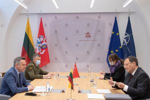  Viceministras V. Semeška susitiko su Turkijos ambasadoriumi Lietuvoje: aptartas galimas bendradarbiavimas gynybos pramonėje