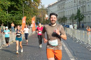  Krašto apsaugos ministerijos komanda Vilniaus maratone iškovojo LR Seimo taurę