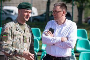  Krašto apsaugos ministerijos futbolininkai tradicinėse draugiškose rungtynėse pranoko užsienio gynybos atašė komandą