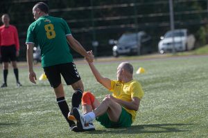  Krašto apsaugos ministerijos futbolininkai tradicinėse draugiškose rungtynėse pranoko užsienio gynybos atašė komandą