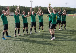  Krašto apsaugos ministerijos futbolininkai tradicinėse draugiškose rungtynėse pranoko užsienio gynybos atašė komandą