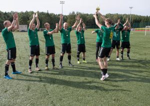  Krašto apsaugos ministerijos futbolininkai tradicinėse draugiškose rungtynėse pranoko užsienio gynybos atašė komandą