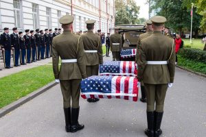  Lietuvoje rasti Antrojo pasaulinio karo dalyvių palaikai išlydėti į JAV