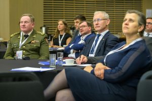  Diskusijoje apie Kinijos ir Rusijos keliamą pavojų – buvusio JAV prezidento patarėjo žinutė: „Tikiu, kad Lietuva padės užtikrinti demokratijos atsparumą“
