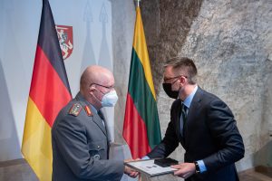  Vokietijos generolui medalį įteikęs viceministras Ž. Tomkus: „Vokietija atlieka labai svarbų vaidmenį užtikrinant Lietuvos saugumą“