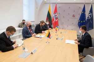  A. Anušauskas susitiko su Moldovos ambasadoriumi Lietuvoje: aptartos šalių karinio bendradarbiavimo perspektyvos