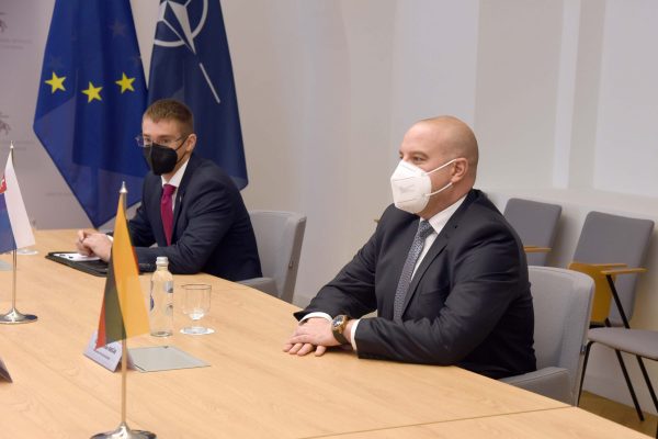  Viceministras M. Abukevičius aptarė gynybos ir saugumo aktualijas su Slovakijos ambasadoriumi