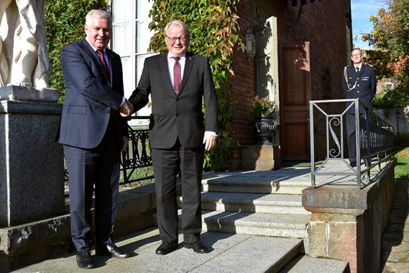 We should learn from Sweden‘s experience in universal defence, says Minister of National Defence A. Anušauskas meeting his Swedish counterpart