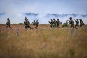  Didinamos lėšos krašto apsaugai būtų skirtos modernizacijai ir karių socialinei gerovei