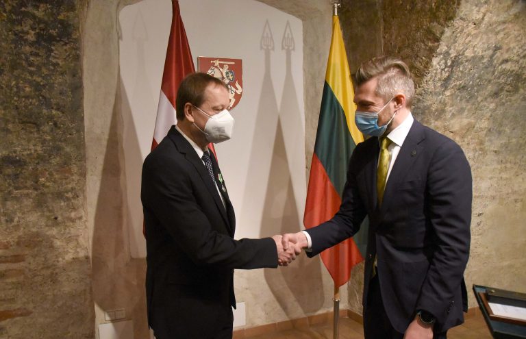  Už indėlį į Baltijos šalių bendradarbiavimo stiprinimą – medalis Latvijos gynybos ministerijos politikos direktoriui