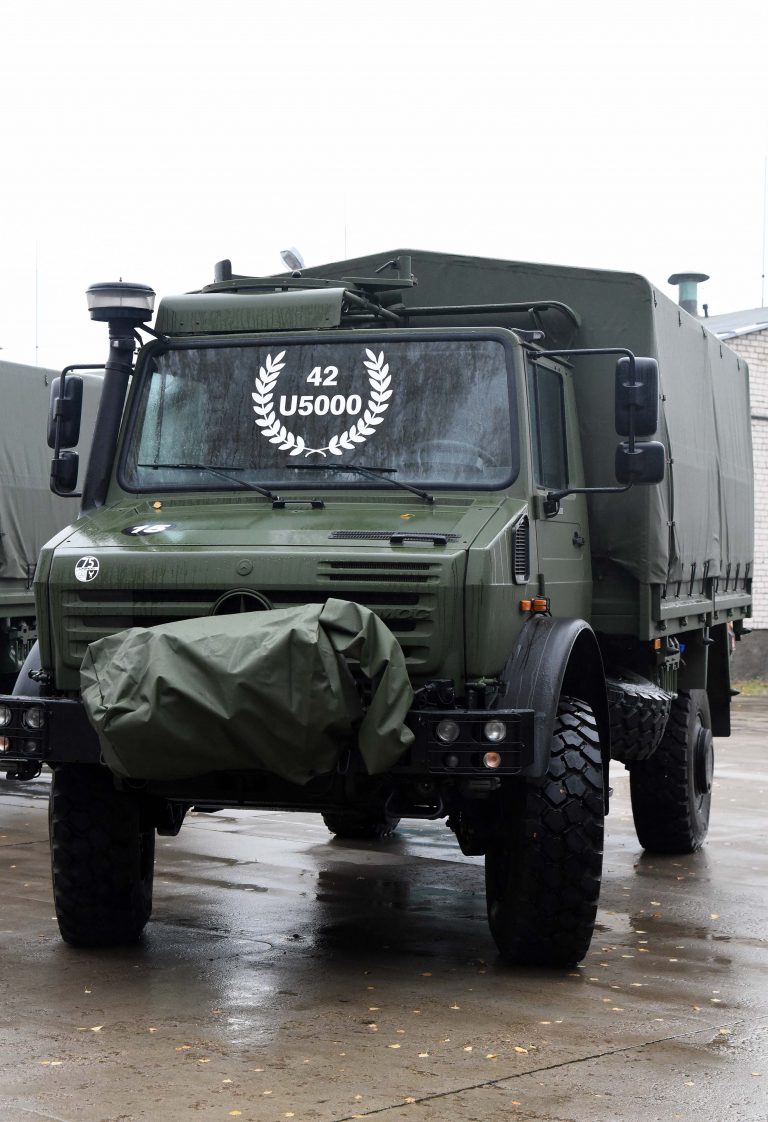  Lietuvos kariuomenei perduoti dar 42 nauji vokiški sunkvežimiai „Unimog“