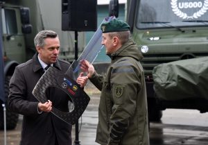  Lietuvos kariuomenei perduoti dar 42 nauji vokiški sunkvežimiai „Unimog“