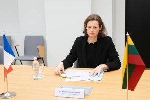  Ministras A. Anušauskas su Prancūzijos ambasadore aptarė dvišalio bendradarbiavimo aktualijas