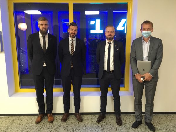  Estijoje krašto apsaugos viceministras M. Abukevičius aptarė veiksmus suvaldant nelegalių migrantų krizę, kibernetinio saugumo stiprinimą ir tolesnį šalių bendradarbiavimą