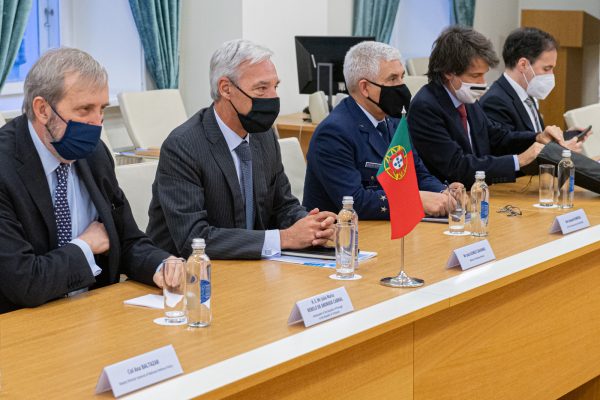  Lietuvos ir Portugalijos gynybos ministrų susitikime – A. Anušausko padėka už nuolatinę paramą ir intensyvų bendradarbiavimą