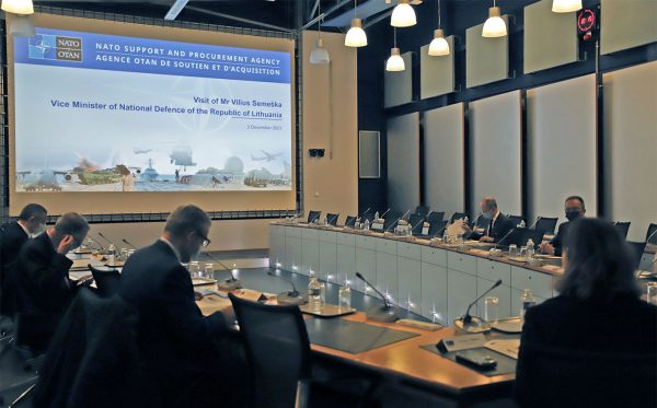  V. Semeška susitiko su nauja NATO Paramos ir pirkimų agentūros vadove