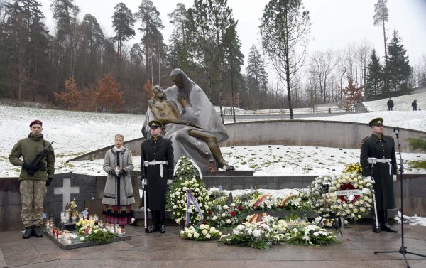  Laisvės gynėjų atminimas pagerbtas Antakalnio memoriale