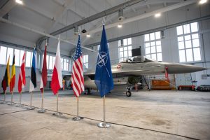  Danijos naikintuvus Šiauliuose pasitikęs A. Anušauskas: NATO gynybos ir atgrasymo priemonės mūsų regione bus adaptuojamos