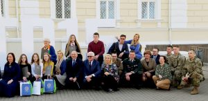  Apdovanoti mokinių rašinių konkurso „Mes esame NATO“ laureatai