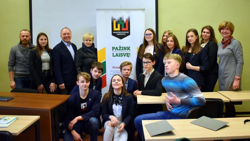 Konkurso „Praeities stiprybė – dabarčiai“ finalininkus sukvietė penktoji „Pilietinio sąmoningumo ir istorijos diena“