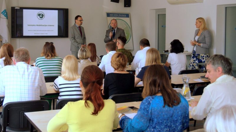 Nacionalinio visuomenės sveikatos centro darbuotojai įgijo žinių apie pilietinį pasipriešinimą ir valstybės gynybą