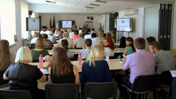  Nacionalinio visuomenės sveikatos centro darbuotojai įgijo žinių apie pilietinį pasipriešinimą ir valstybės gynybą