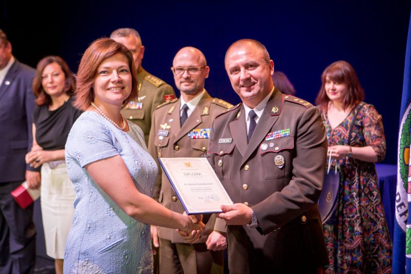 Tarp Baltijos gynybos koledžo absolventų – ir departamento atstovė