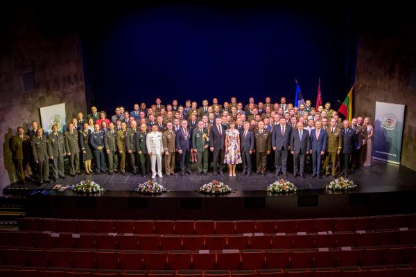  Tarp Baltijos gynybos koledžo absolventų – ir departamento atstovė