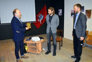  Didesnis visuomenės parengtumas gali būti pasiektas dirbant su bendruomenėmis