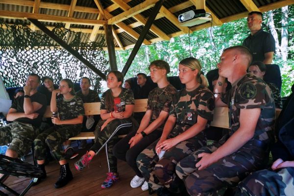  Stovyklos „Mes – jaunieji pasieniečiai“ dalyviai įgijo pilietinio pasipriešinimo žinių pagrindus
