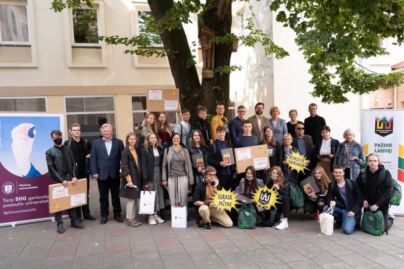 Apdovanotos mokinių konkurso „Praeities stiprybė – dabarčiai“ komandos nugalėtojos
