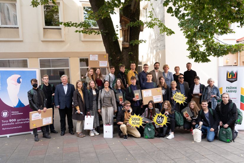 Apdovanotos mokinių konkurso „Praeities stiprybė – dabarčiai“ komandos nugalėtojos