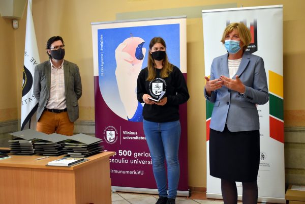  Apdovanotos mokinių konkurso „Praeities stiprybė – dabarčiai“ komandos nugalėtojos