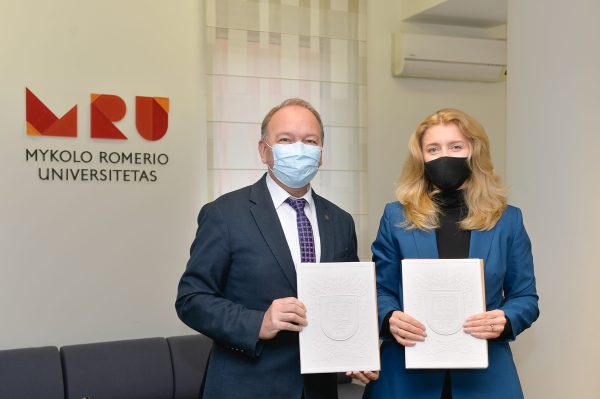  Pasirašyta bendradarbiavimo sutartis su Mykolo Romerio universitetu