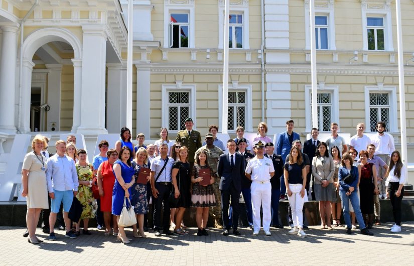 Apdovanoti „Mes esame NATO“ konkurso laureatai