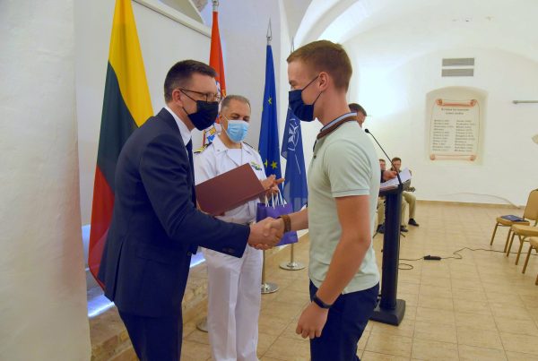  Apdovanoti „Mes esame NATO“ konkurso laureatai