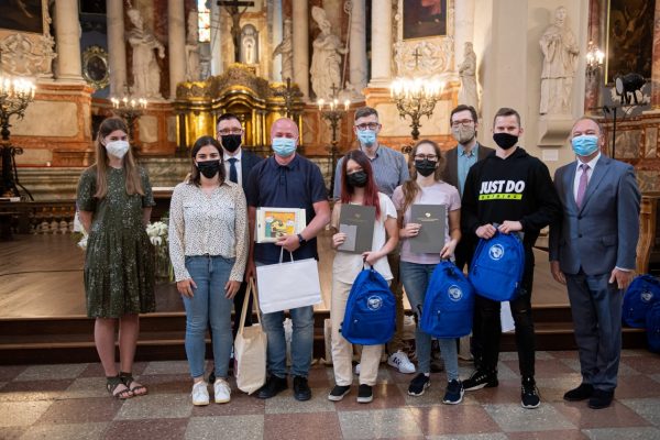  Įteikti nacionalinio mokinių konkurso „Praeities stiprybė – dabarčiai“ apdovanojimai