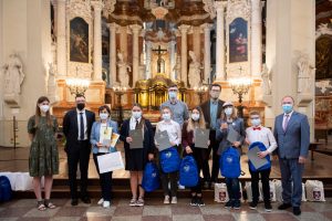  Įteikti nacionalinio mokinių konkurso „Praeities stiprybė – dabarčiai“ apdovanojimai