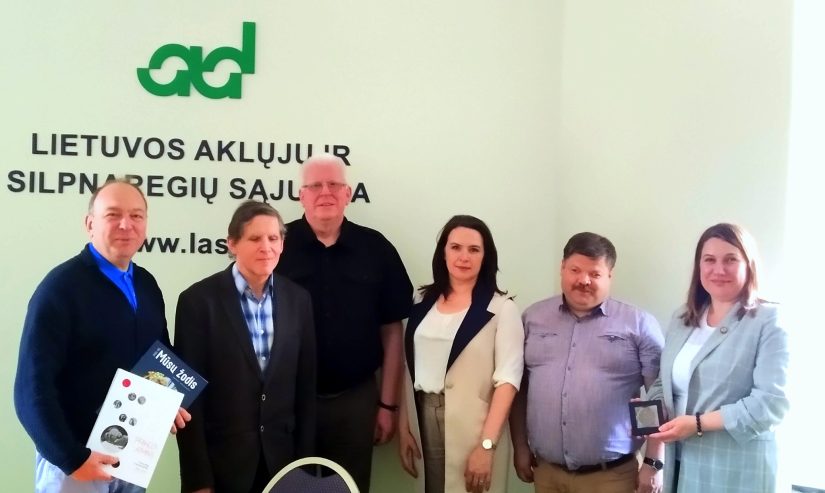 Apie pilietinio pasipriešinimo būdus – ir Brailio raštu