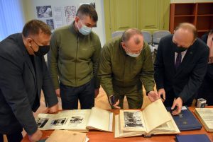 Pasirašyta sutartis su Lietuvos ypatinguoju archyvu