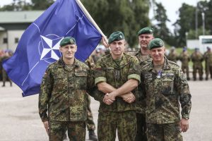  Pirmasis NATO priešakinių pajėgų Lietuvoje vadas: apie tvirtą Aljanso solidarumą ir tai, kas sąjungininkų karius Rukloje džiugina labiausiai