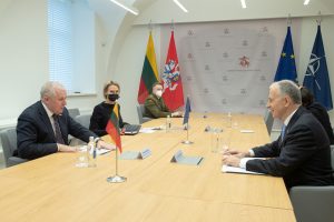  Ministras A. Anušauskas ir NATO Generalinio sekretoriaus pavaduotojas aptarė Aljanso politinį dialogą su Rusija