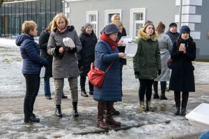  Kariūnai ir gimnazistai kvietė mylėti Lietuvą padedant sergantiems