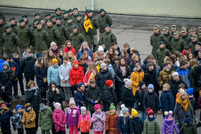 Vasario 16-ąją pasitikime giedodami Tautišką giesmę