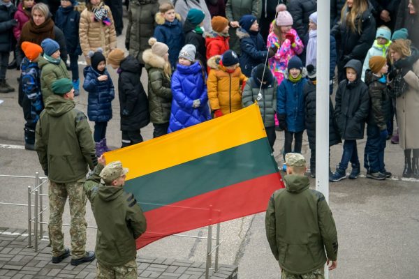  Vasario 16-ąją pasitikime giedodami Tautišką giesmę