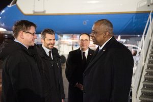  Į  Lietuvą  oficialaus vizito atvyko JAV gynybos sekretorius Ll. Austinas